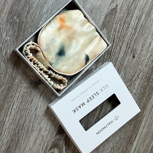 100% SILK SLEEP MASK • Limited Edition by HALFMOON - Picture 7 of 10